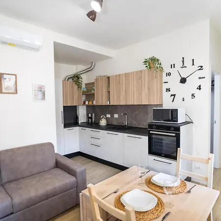 Bright 2 In Guido Monaco *